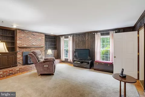 Living - 301 Caravel Dr, Bear, DE 19701 photo 2 of 8