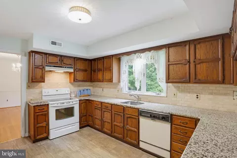 Kitchen - 301 Caravel Dr, Bear, DE 19701 photo 4 of 5
