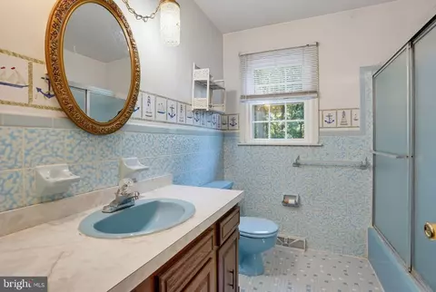 Bath - 301 Caravel Dr, Bear, DE 19701 photo 2 of 3