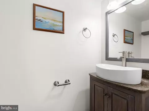 Bath - 128 E Green Valley Cir, Newark, DE 19711 photo 1 of 2
