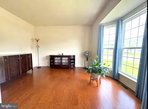 Living - 570 Ginn St, Townsend, DE 19734 photo 2 of 2