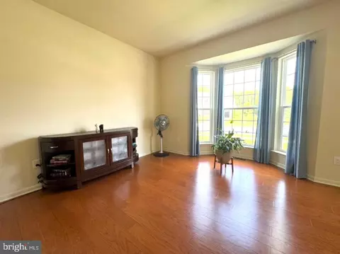 Living - 570 Ginn St, Townsend, DE 19734 photo 1 of 2