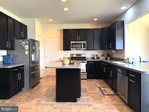 Kitchen - 570 Ginn St, Townsend, DE 19734 photo 5 of 9
