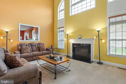 Living - 533 Ginn St, Townsend, DE 19734 photo 2 of 2