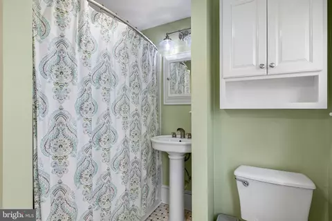 Bath - 114 E 4th St, New Castle, DE 19720 photo 1 of 2