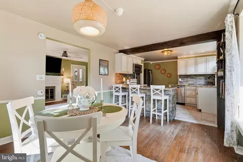31 W Salisbury Dr, Wilmington, DE 19809