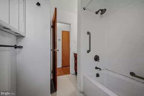 Bath - 308 Brewster Dr, Newark, DE 19711 photo 1 of 2