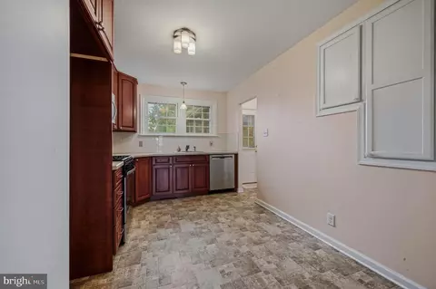Entry Way - 308 Brewster Dr, Newark, DE 19711 photo 1 of 2