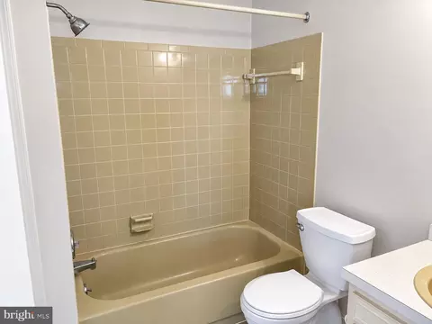 Bath - 41 Bradley Dr, Newark, DE 19702 photo 1 of 2
