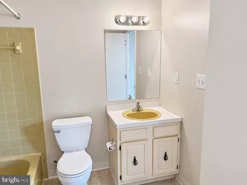 Bath - 41 Bradley Dr, Newark, DE 19702 photo 2 of 2