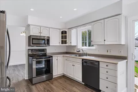 Kitchen - 25 Avignon Dr, Newark, DE 19702 photo 1 of 2