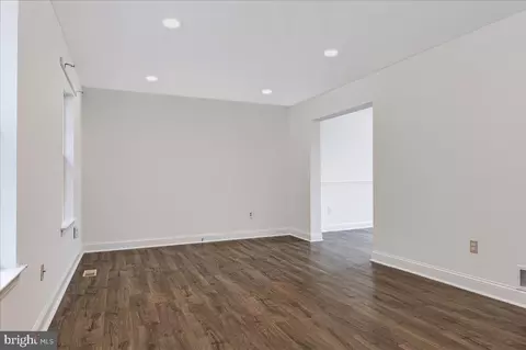 Living - 25 Avignon Dr, Newark, DE 19702 photo 1 of 3
