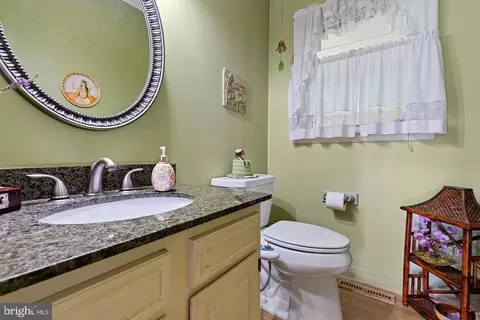 Bath - 231 E Seneca Dr, Newark, DE 19702 photo 2 of 3