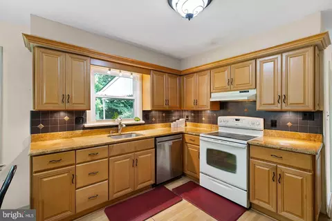 Kitchen - 231 E Seneca Dr, Newark, DE 19702 photo 2 of 2