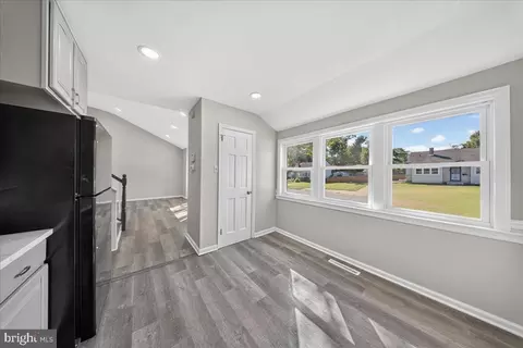 Entry Way - 601 Banyan Rd, Newark, DE 19713 photo 9 of 11