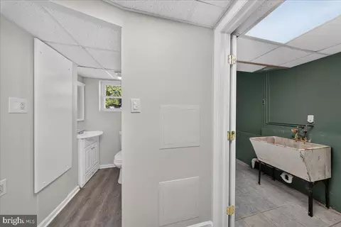 Entry Way - 601 Banyan Rd, Newark, DE 19713 photo 10 of 11