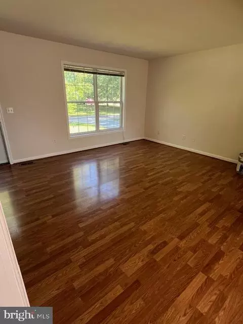 Living - 2 Biscayne Blvd, Newark, DE 19713 photo 2 of 2