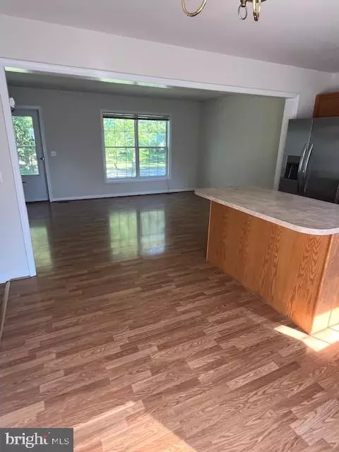 Living - 2 Biscayne Blvd, Newark, DE 19713 photo 1 of 2