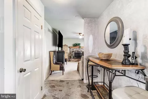 Entry Way - 12 Gloucester Ct, Newark, DE 19702 photo 2 of 2