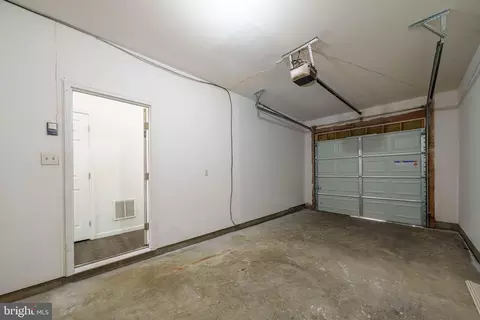 Entry Way - 709 Observatory Dr, Bear, DE 19701 photo 3 of 10