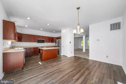 Entry Way - 709 Observatory Dr, Bear, DE 19701 photo 7 of 10