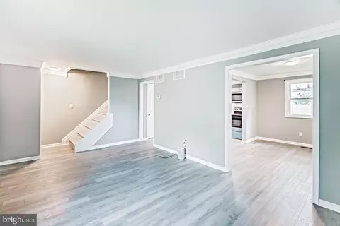 Living - 52 Greenbridge Dr, Newark, DE 19713 photo 2 of 2