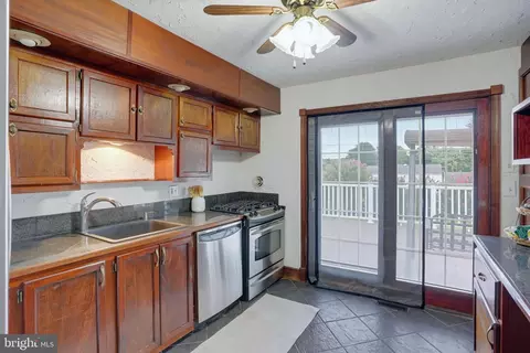 Kitchen - 607 Tamara Cir, Newark, DE 19711 photo 2 of 5