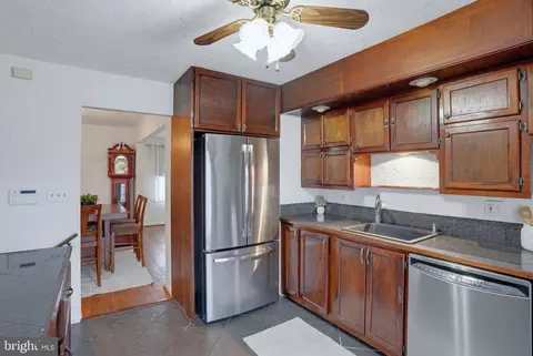 Kitchen - 607 Tamara Cir, Newark, DE 19711 photo 4 of 5