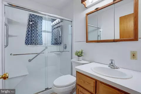 Bath - 607 Tamara Cir, Newark, DE 19711 photo 1 of 2