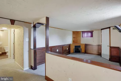 Living - 607 Tamara Cir, Newark, DE 19711 photo 5 of 5