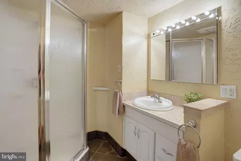 Bath - 607 Tamara Cir, Newark, DE 19711 photo 2 of 2