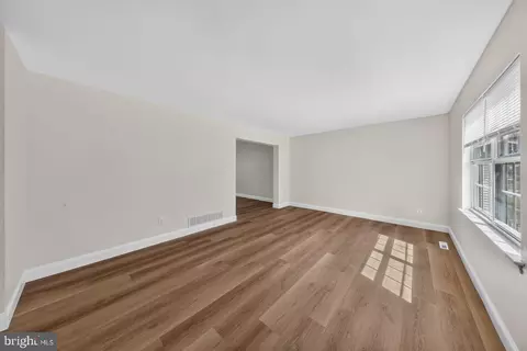 Living - 47 Midland Dr, Newark, DE 19713 photo 1 of 5