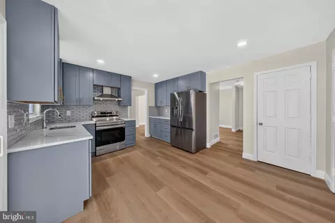 Entry Way - 47 Midland Dr, Newark, DE 19713 photo 13 of 20