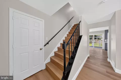 Entry Way - 47 Midland Dr, Newark, DE 19713 photo 2 of 20