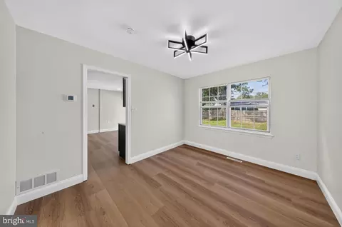 Entry Way - 47 Midland Dr, Newark, DE 19713 photo 5 of 20