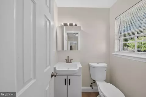 Bath - 47 Midland Dr, Newark, DE 19713 photo 1 of 3