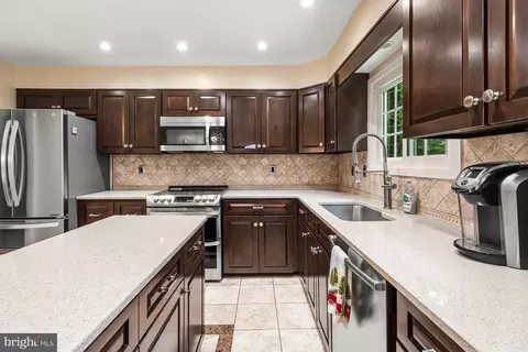 Kitchen - 20 Cinnamon Dr, Hockessin, DE 19707 photo 4 of 5