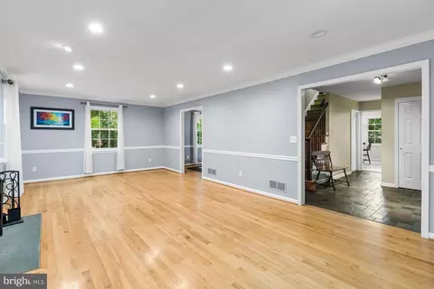 Living - 20 Cinnamon Dr, Hockessin, DE 19707 photo 2 of 3