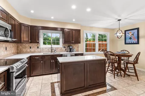 Kitchen - 20 Cinnamon Dr, Hockessin, DE 19707 photo 2 of 5