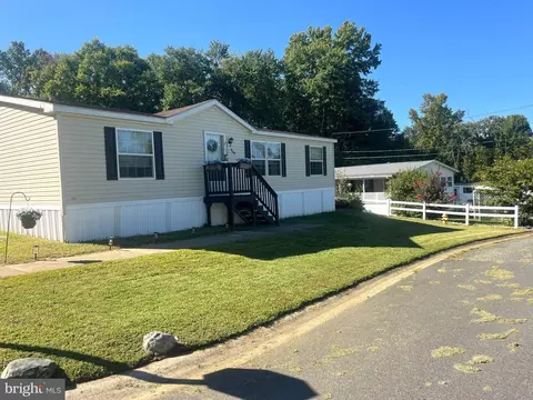 408 Taylor St, Bear, DE 19701 photo 2