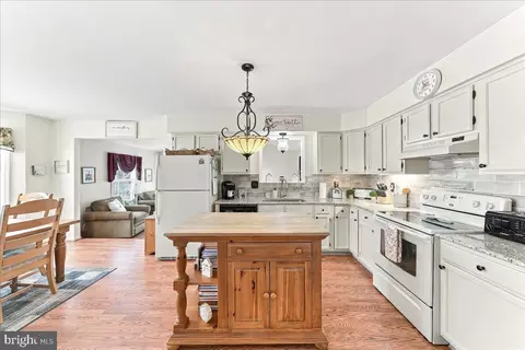 Kitchen - 23 Belfort Loop, Newark, DE 19702 photo 4 of 4