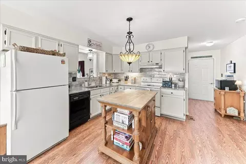 Kitchen - 23 Belfort Loop, Newark, DE 19702 photo 2 of 4