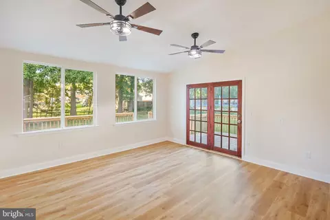 Living - 93 S Skyward Dr, Newark, DE 19713 photo 5 of 8