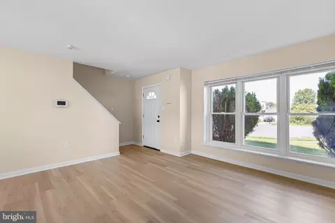 Living - 8 Bergen Ct, Newark, DE 19702 photo 3 of 4