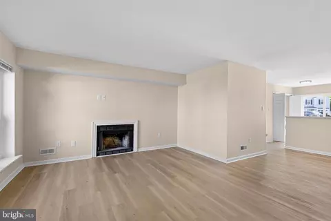 Living - 8 Bergen Ct, Newark, DE 19702 photo 1 of 4