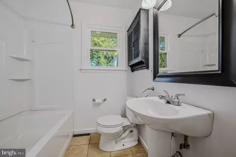 Bath - 13 Cornwall Dr, Newark, DE 19711 photo 1 of 2