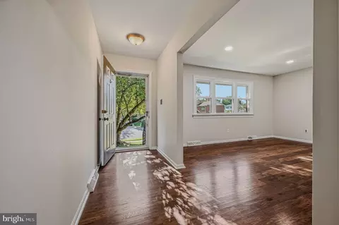 Entry Way - 13 Cornwall Dr, Newark, DE 19711 photo 1 of 2
