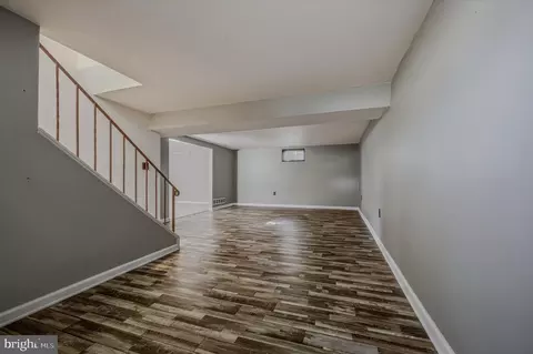 Living - 13 Cornwall Dr, Newark, DE 19711 photo 6 of 7