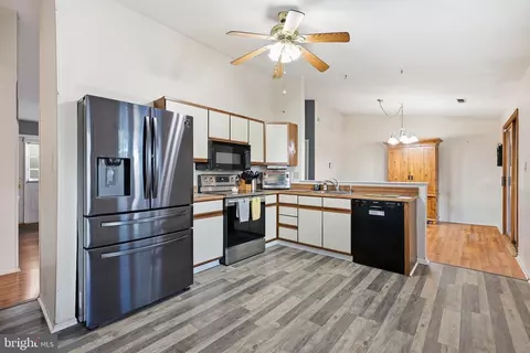 Kitchen - 57 Castle Run Dr, Bear, DE 19701 photo 1 of 2