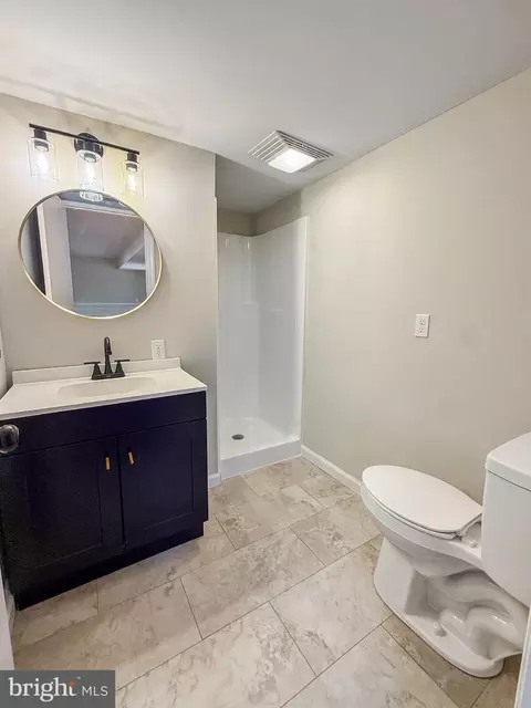 Bath - 703 Shue Dr, Newark, DE 19713 photo 3 of 4